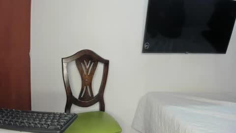 Snapshot of _valentina_69 chatting on June 11, 2026, 12:32 am _valentina_69 online show from June 11, 2026, 12:32 am