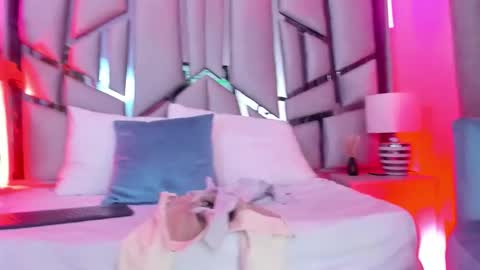 _valeria_saenz_ online show from December 14, 2025, 3:34 am