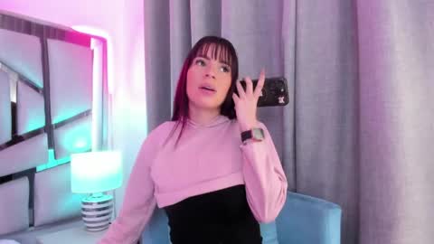 _valeria_saenz_ online show from June 8, 2026, 1:22 pm