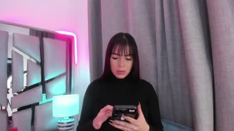 _valeria_saenz_ online show from June 13, 2026, 3:15 am