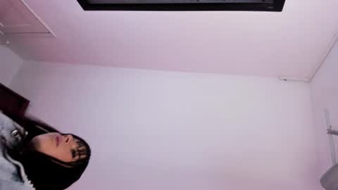 _valeria_saenz_ online show from June 14, 2026, 3:19 am