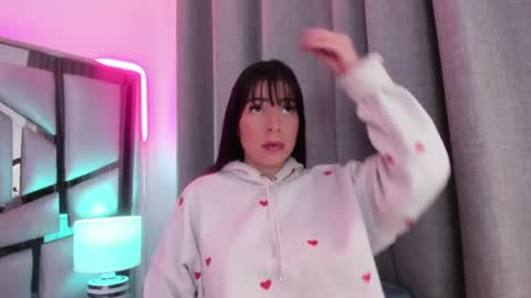 _valeria_saenz_ online show from June 15, 2026, 3:09 am