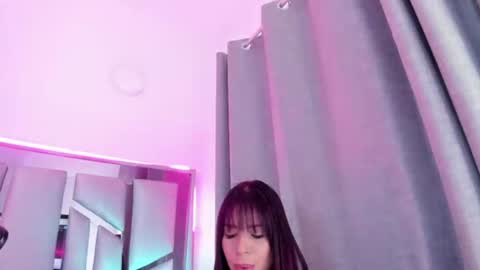 _valeria_saenz_ online show from July 27, 2026, 3:02 am