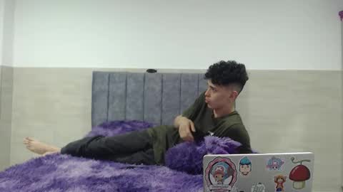 _vanie online show from November 13, 2025, 9:47 pm