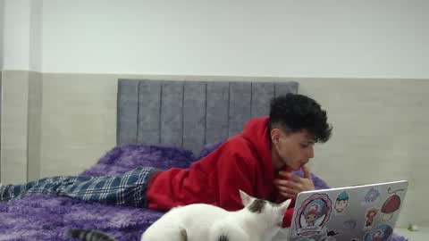 _vanie online show from November 24, 2025, 7:24 pm