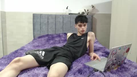 _vanie online show from November 30, 2025, 8:02 pm