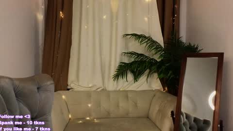 Snapshot of _violet_mills_ chatting on December 1, 2024, 11:58 pm Violet online show from December 1, 2024, 11:58 pm