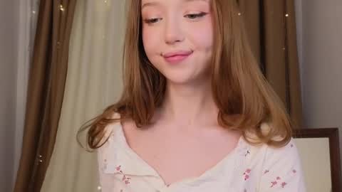 Snapshot of _violet_mills_ chatting on February 14, 2025, 2:28 am Violet online show from February 14, 2025, 2:28 am