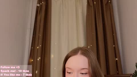 Snapshot of _violet_mills_ chatting on March 12, 2025, 11:33 pm Violet online show from March 12, 2025, 11:33 pm