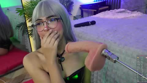Snapshot of _viollettenoir_ chatting on May 12, 2026, 9:56 pm online show from May 12, 2026, 9:56 pm