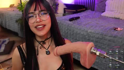 Snapshot of _viollettenoir_ chatting on May 15, 2026, 10:17 pm online show from May 15, 2026, 10:17 pm