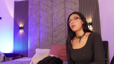Snapshot of _viollettenoir_ chatting on May 16, 2026, 7:56 pm online show from May 16, 2026, 7:56 pm