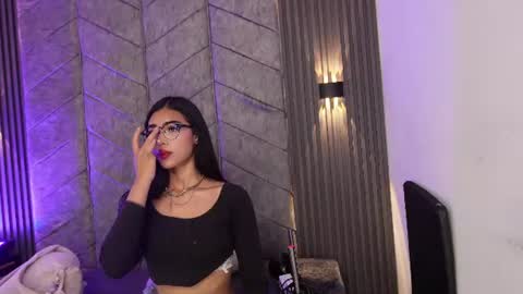 Snapshot of _viollettenoir_ chatting on June 15, 2026, 7:27 pm online show from June 15, 2026, 7:27 pm