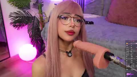 Snapshot of _viollettenoir_ chatting on June 22, 2026, 9:23 pm online show from June 22, 2026, 9:23 pm