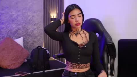 Snapshot of _viollettenoir_ chatting on July 30, 2026, 7:13 pm online show from July 30, 2026, 7:13 pm