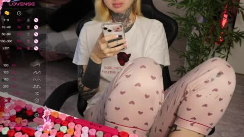 Snapshot of _viv1an_ chatting on May 8, 2026, 5:35 am Alis online show from May 8, 2026, 5:35 am
