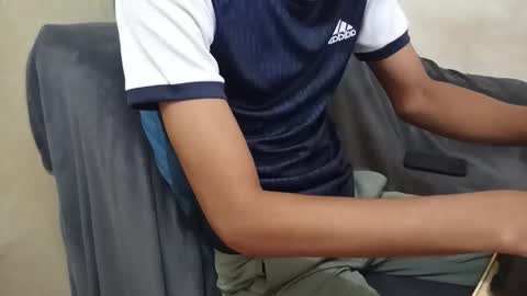 Snapshot of _vov_ chatting on December 18, 2024, 12:51 pm _vov_ online show from December 18, 2024, 12:51 pm