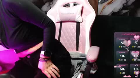 _weird_sativa online show from August 3, 2026, 12:43 pm