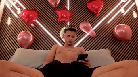  white fox  online show from February 15, 2025, 12:22 pm