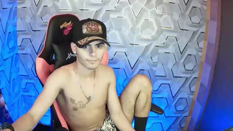  white fox  online show from November 14, 2025, 5:33 pm