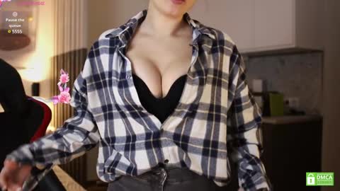 Snapshot of _whoareu_ chatting on January 11, 2025, 12:18 pm Kristina online show from January 11, 2025, 12:18 pm