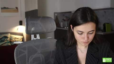 Snapshot of _whoareu_ chatting on September 26, 2025, 1:15 pm Kristina online show from September 26, 2025, 1:15 pm