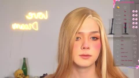 LITTLE FOX online show from October 16, 2025, 11:44 am