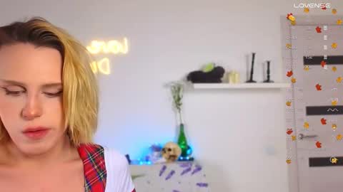 LITTLE FOX online show from October 30, 2025, 2:18 pm