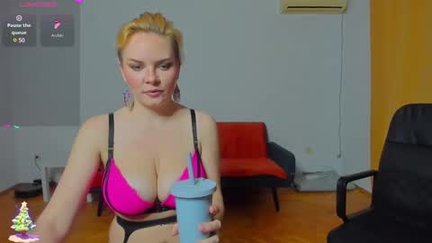 Snapshot of _yourpleasure_ chatting on December 15, 2024, 4:59 pm Candice and Mark online show from December 15, 2024, 4:59 pm