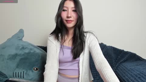 Mia online show from December 4, 2024, 4:38 pm