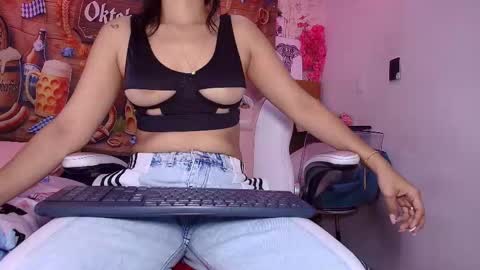 Snapshot of a_aisha chatting on October 3, 2025, 11:51 am Aisha online show from October 3, 2025, 11:51 am