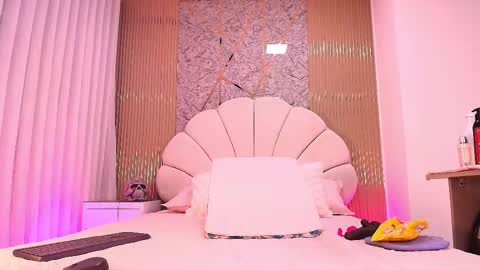 Snapshot of a_aisha chatting on October 31, 2025, 12:06 pm Aisha online show from October 31, 2025, 12:06 pm