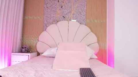 Snapshot of a_aisha chatting on November 4, 2025, 12:04 pm Aisha online show from November 4, 2025, 12:04 pm