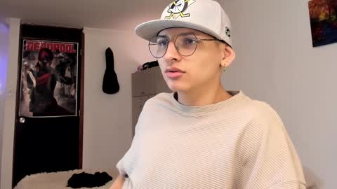 Snapshot of a_lejandro_08 chatting on December 22, 2024, 11:09 pm alejo online show from December 22, 2024, 11:09 pm