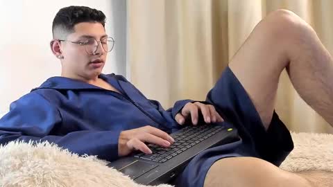 Snapshot of a_lejandro_08 chatting on February 10, 2025, 3:03 am alejo online show from February 10, 2025, 3:03 am