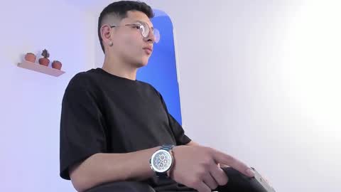 Snapshot of a_lejandro_08 chatting on February 26, 2025, 11:04 pm alejo online show from February 26, 2025, 11:04 pm