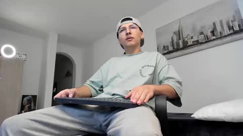 Snapshot of a_lejandro_08 chatting on March 10, 2025, 9:40 pm alejo online show from March 10, 2025, 9:40 pm