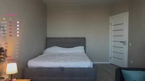 Mila and Jess online show from October 8, 2025, 12:14 pm