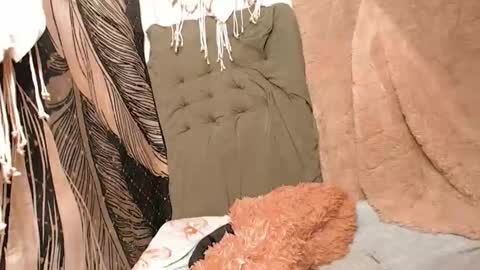 Snapshot of aaliyah04 chatting on November 23, 2025, 4:07 pm BERLAT online show from November 23, 2025, 4:07 pm