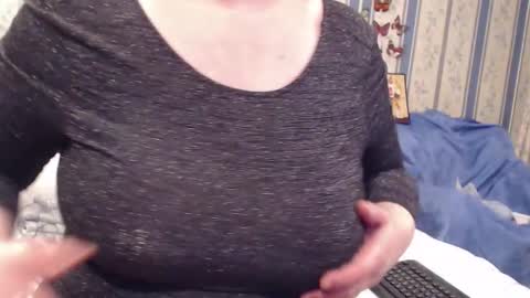 Snapshot of aamarillis chatting on September 24, 2025, 8:23 pm NINA online show from September 24, 2025, 8:23 pm