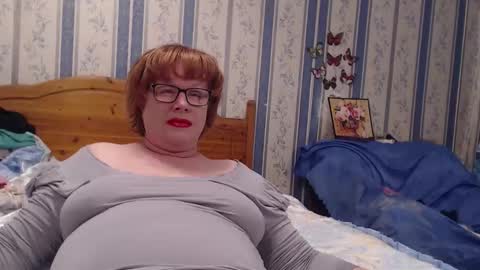 Snapshot of aamarillis chatting on November 17, 2025, 11:32 pm NINA online show from November 17, 2025, 11:32 pm