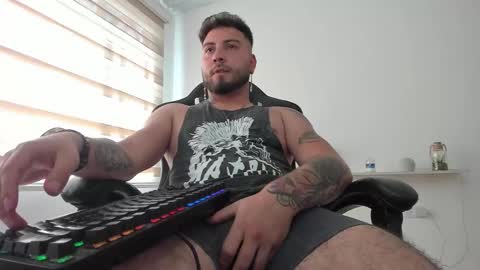 Snapshot of aaron_coltten chatting on December 3, 2025, 5:33 pm Aaron Coltten online show from December 3, 2025, 5:33 pm