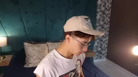 Snapshot of aaron_eze chatting on June 23, 2026, 12:47 pm Aaron Ezequiel online show from June 23, 2026, 12:47 pm