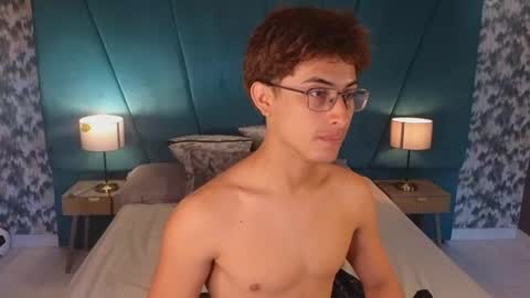 Snapshot of aaron_eze chatting on July 11, 2026, 12:30 pm Aaron Ezequiel online show from July 11, 2026, 12:30 pm