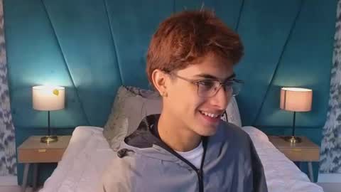 Snapshot of aaron_eze chatting on July 13, 2026, 1:58 pm Aaron Ezequiel online show from July 13, 2026, 1:58 pm