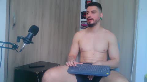 Snapshot of aaron_kwok28 chatting on November 23, 2025, 9:14 pm Aaron kwok online show from November 23, 2025, 9:14 pm