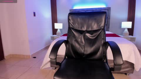 Snapshot of aaron_whitee chatting on January 14, 2025, 11:58 pm Aaron online show from January 14, 2025, 11:58 pm