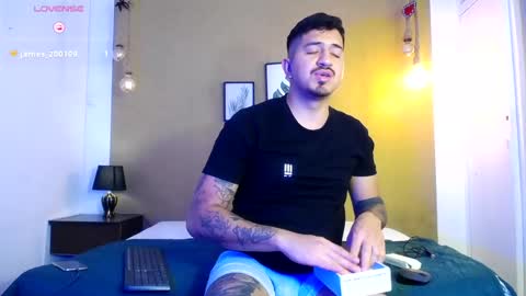 Snapshot of aaron_williams09 chatting on March 5, 2025, 6:54 am Your aron online show from March 5, 2025, 6:54 am