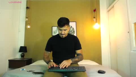Snapshot of aaron_williams09 chatting on March 7, 2025, 3:40 am Your aron online show from March 7, 2025, 3:40 am