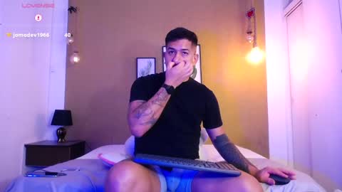 Snapshot of aaron_williams09 chatting on March 7, 2025, 6:46 am Your aron online show from March 7, 2025, 6:46 am